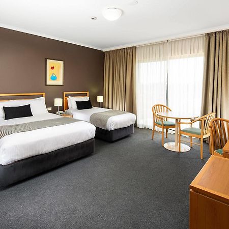 The Woden Hotel Phillip エクステリア 写真