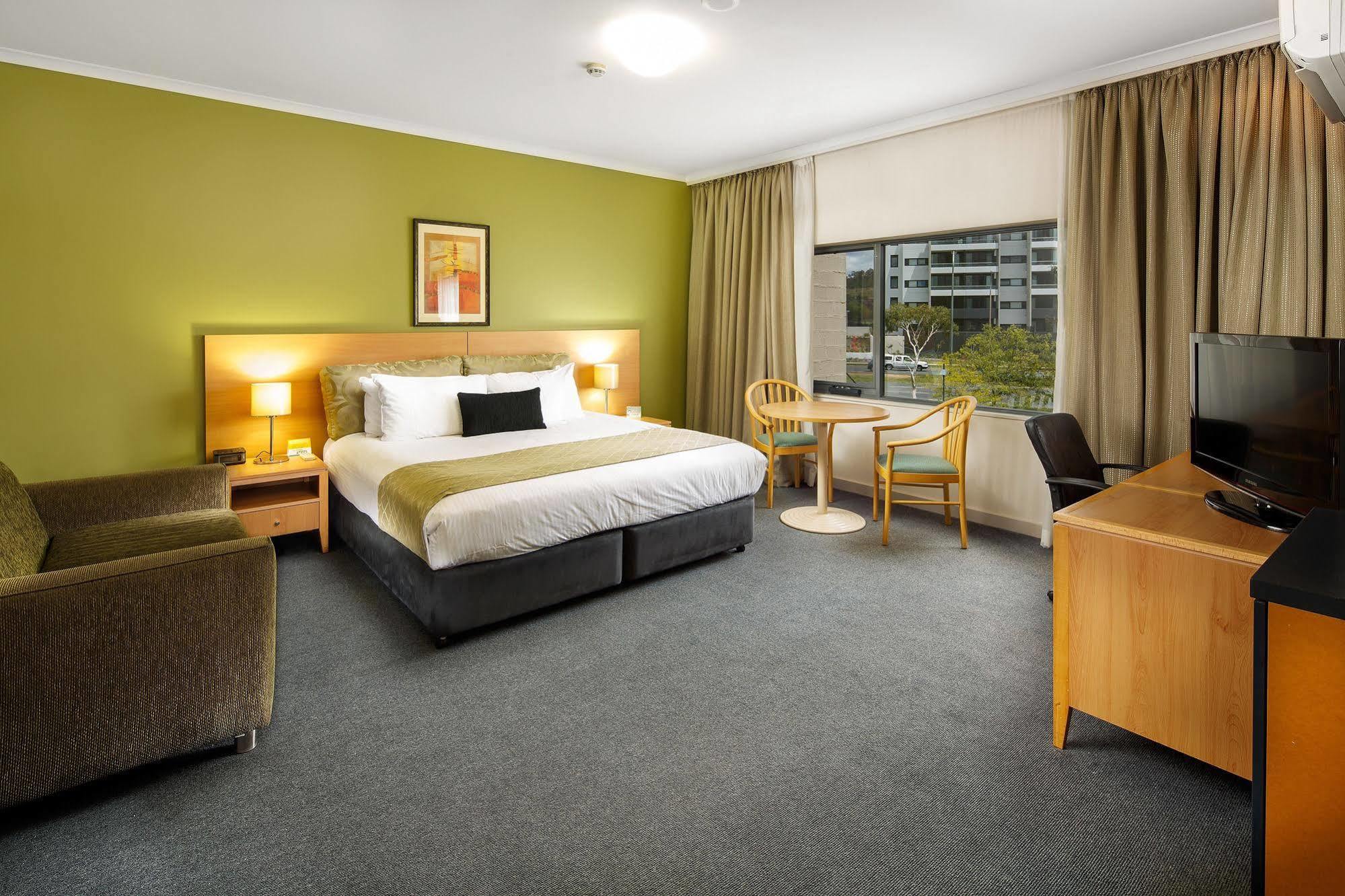 The Woden Hotel Phillip エクステリア 写真
