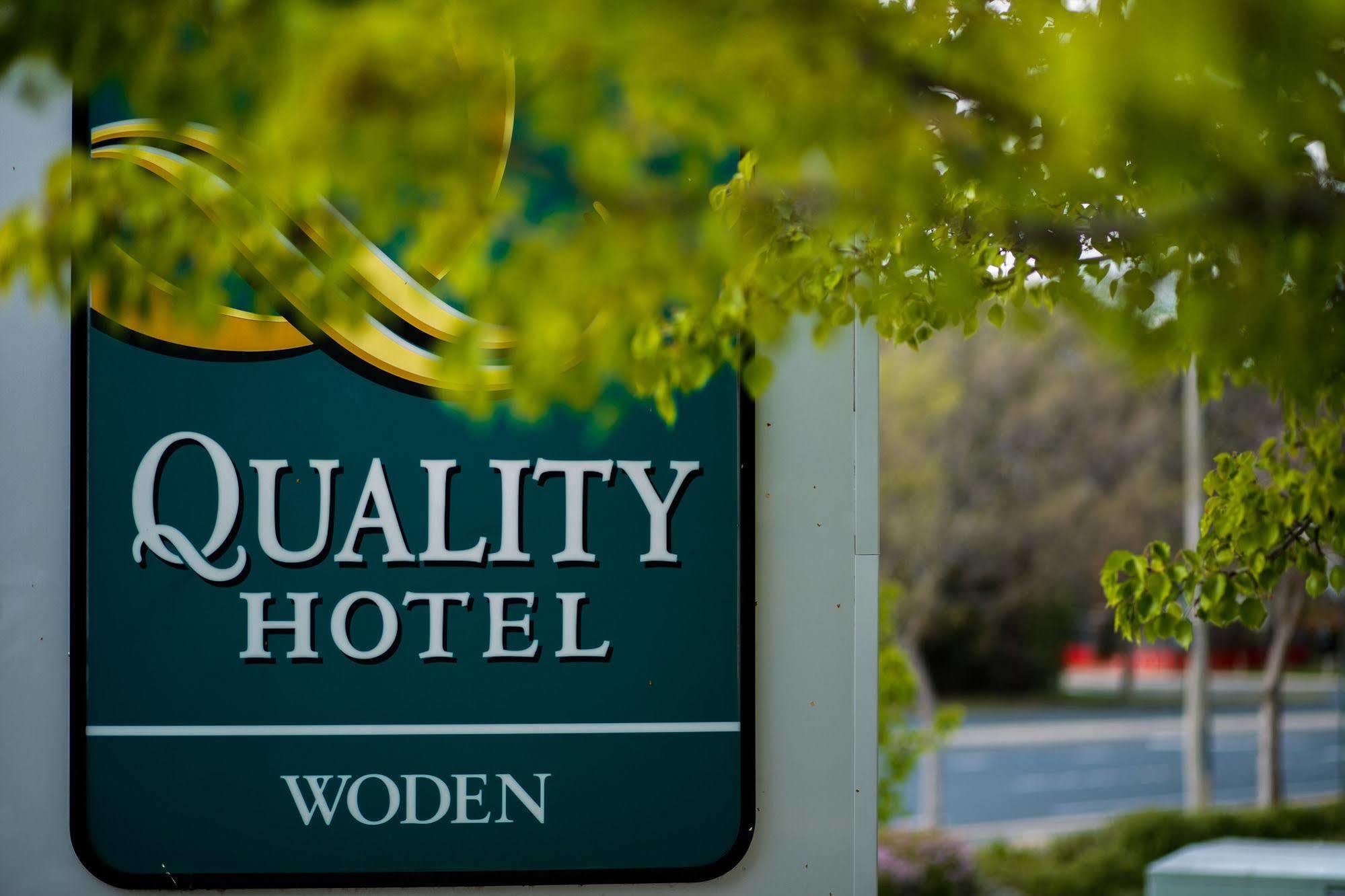 The Woden Hotel Phillip エクステリア 写真